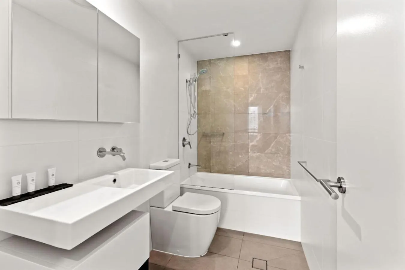 Stunning Ocean Views 2 Bedroom Apartment Gold Coast