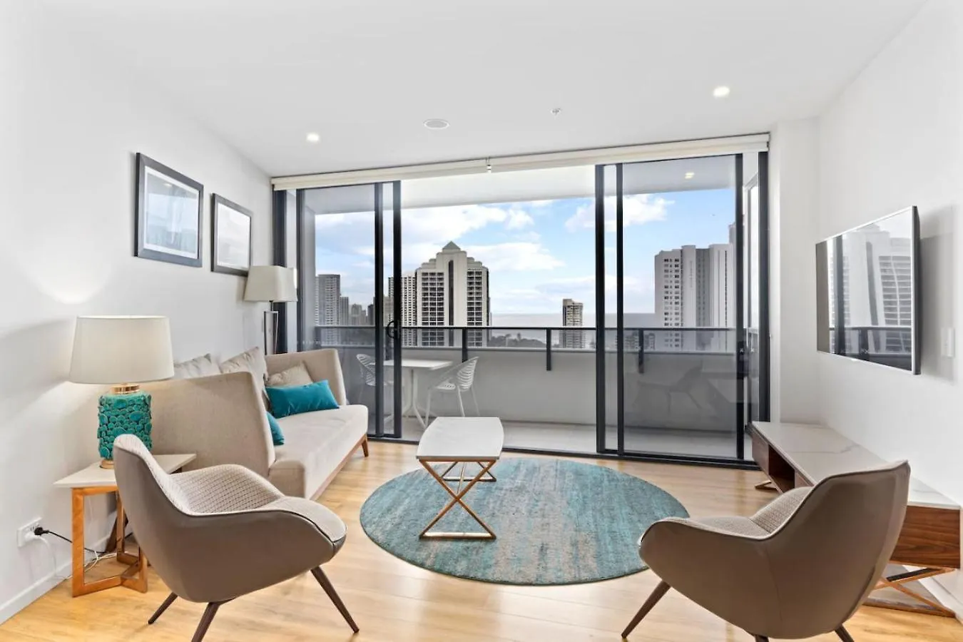 Stunning Ocean Views 2 Bedroom Apartment Gold Coast